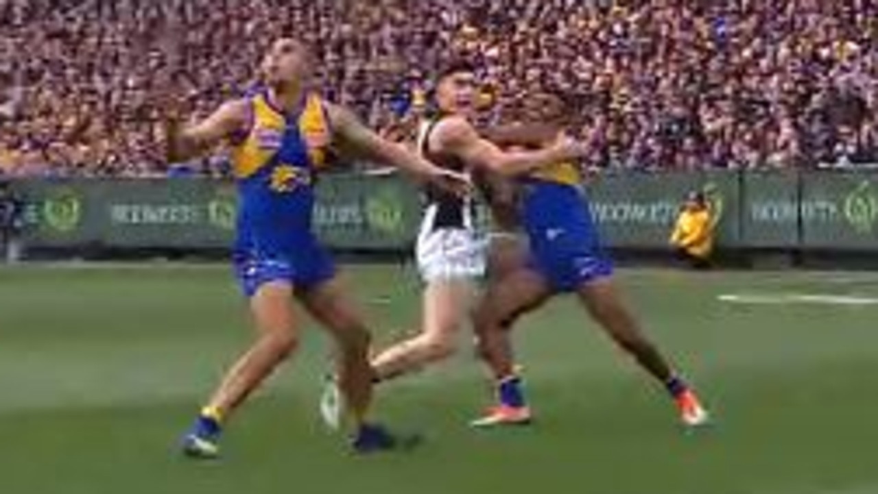 Collingwood's Brayden Maynard appears to be blocked by West Coast's Willie RIoli as Dom Sheed takes the mark that leads to the matchwinning goal.