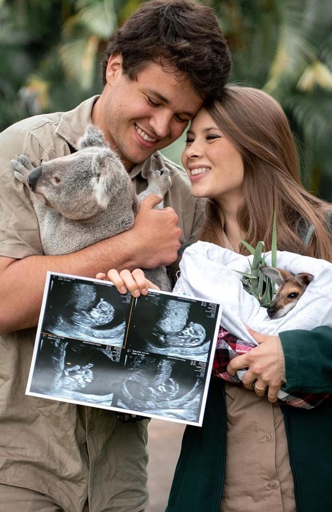 Chandler Powell &amp; Bindi Irwin holding baby scans. Picture: Instagram