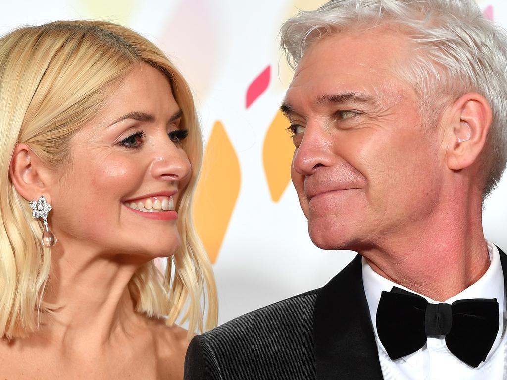 Co hosts Holly Willoughby and Phillip Schofield pose with the award for Live Magazine Show for This Morning in 2020. (Photo by Gareth Cattermole/Getty Images)