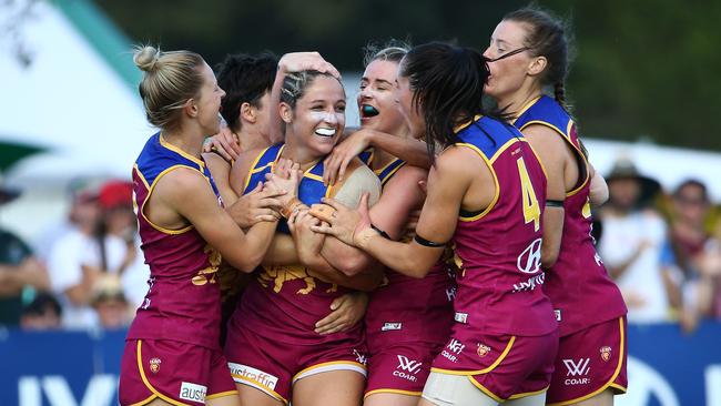 AFLW news: Gold Coast Suns want a team | The Courier Mail