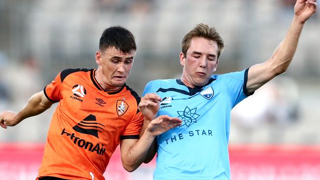 Dylan Wenzel-Halls and Calem Nieuwenhof compete for the ball in the Sydney FC v Roar match.