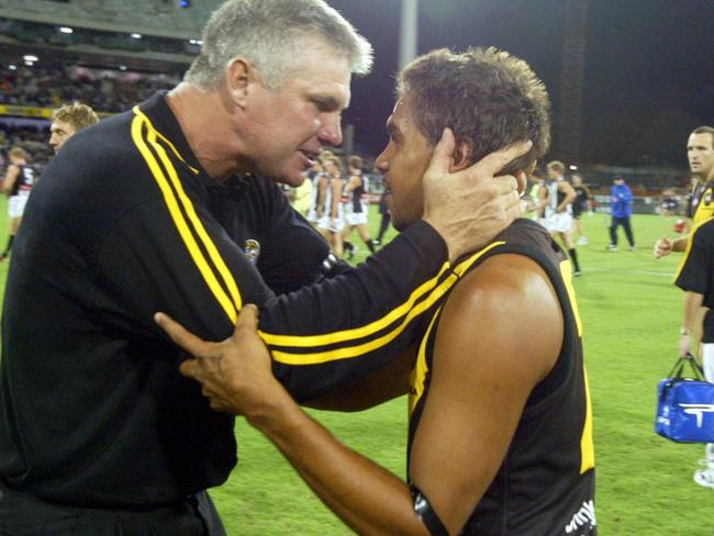 Richmond coach Danny Frawley congratulates Andrew Krakouer after a clash with Collingwood.