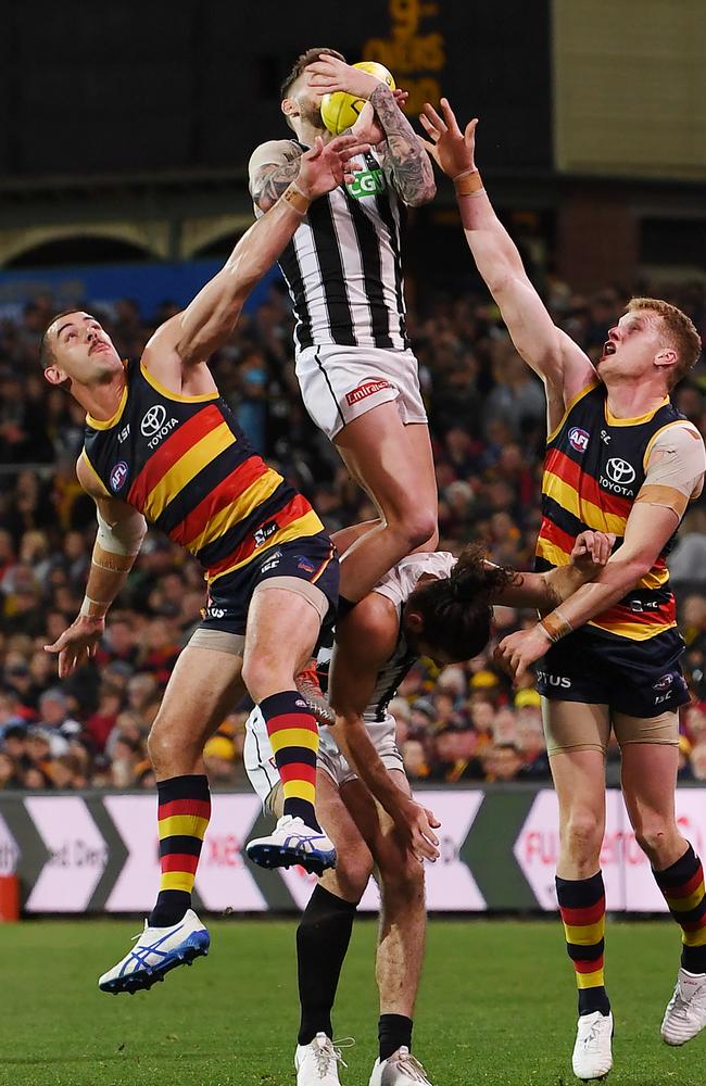 Jeremy Howe marks over teammate Brodie Grundy and Adelaide’s Taylor Walker. Picture: Getty Images