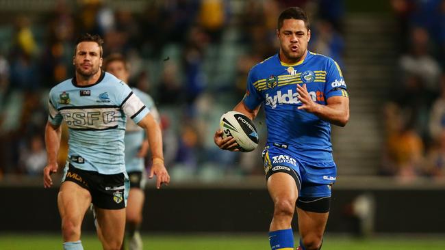 SYDNEY, AUSTRALIA - MAY 12: Jarryd Hayne of the Eels races away to score a try during the round nine NRL match between the Parramatta Eels and the Cronulla-Sutherland Sharks at Pirtek Stadium on May 12, 2014 in Sydney, Australia. (Photo by Matt King/Getty Images)