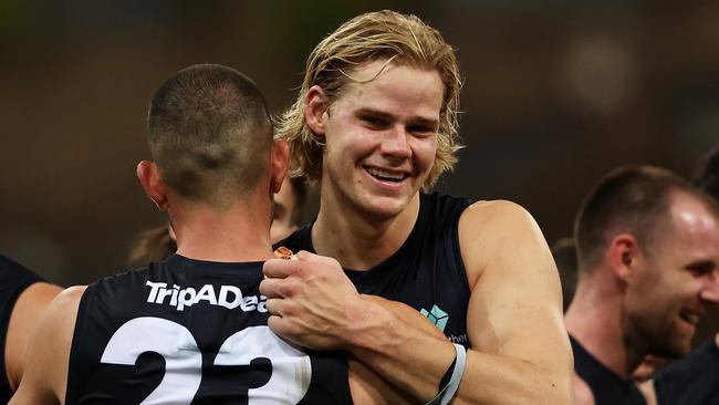 SYDNEY, AUSTRALIA - APRIL 01: Jacob Weitering and Tom De Koning of the Blues celebrate victory during the round three AFL match between Greater Western Sydney Giants and Carlton Blues at GIANTS Stadium, on April 01, 2023, in Sydney, Australia. (Photo by Mark Kolbe/Getty Images)