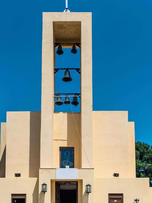 The church of Agios Nikolaos blends Art Deco and rationalist styles. Photography: Thomas Gravanis.