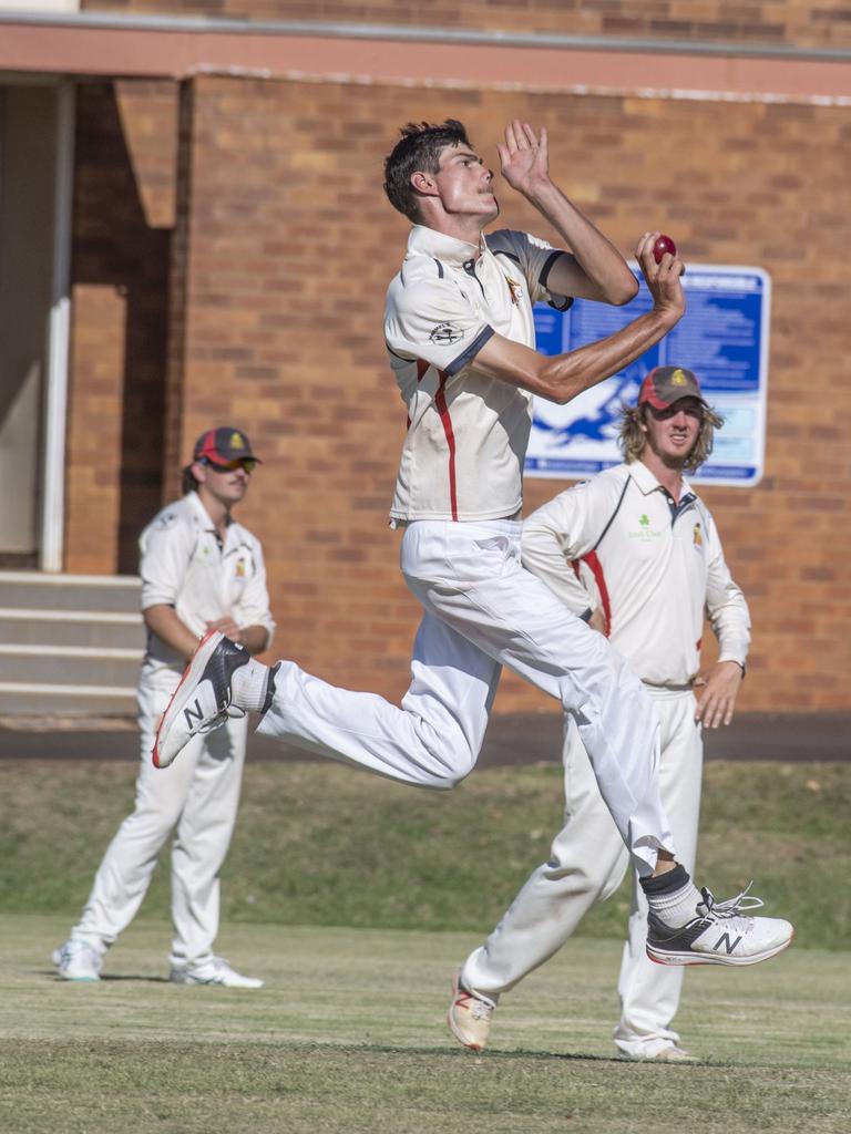 Lachlan Evans bowls for Met-Easts. Picture: Nev Madsen.