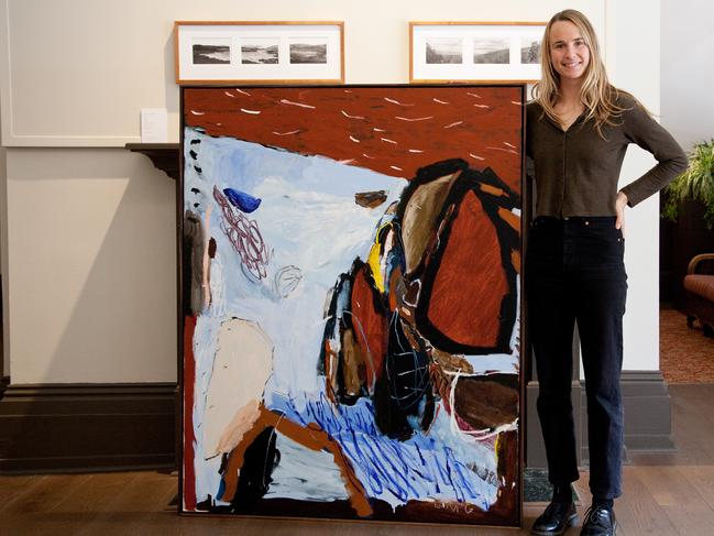 Zoe Grey claims the coveted $100,000 Hadley art prize. [Credit: Jessica King]