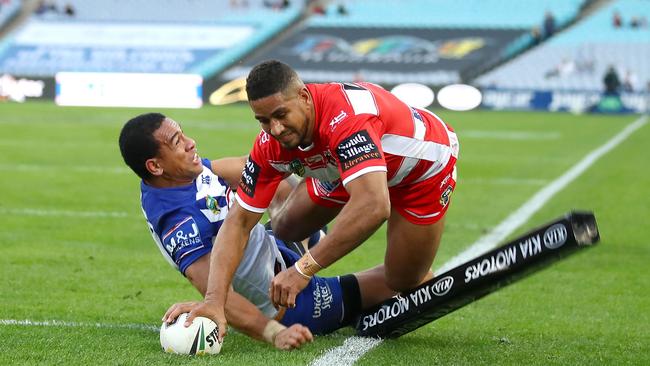 SYDNEY, AUSTRALIA - JUNE 11: Will Hopoate of the Bulldogs tackles Nene MacDonald of the Dragons as he scores a try during the round 14 NRL match between the Canterbury Bulldogs and the St George Illawarra Dragons at ANZ Stadium on June 11, 2018 in Sydney, Australia. (Photo by Mark Kolbe/Getty Images)