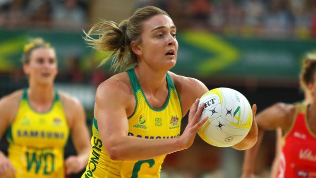 Liz Watson of the Diamonds passes the ball during the Quad Series International Netball test match between the Australian Diamonds and the England Roses at Newcastle Entertainment Centre on September 19, 2018 in Newcastle, Australia. (Photo by Tony Feder/Getty Images)