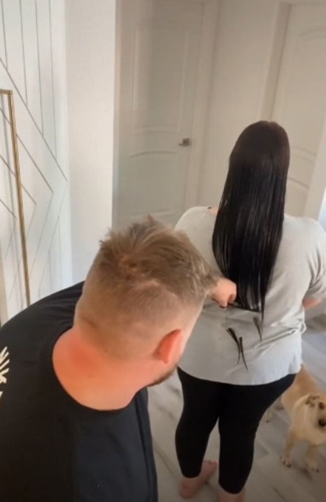Diy Haircut Husband Trims Wifes Split Ends Using Spirit Level Video 