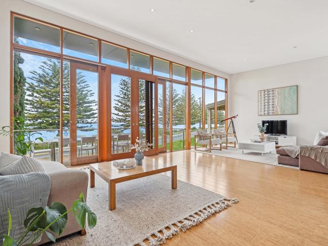 7a Franklin Pde, Victor Harbor. Supplied