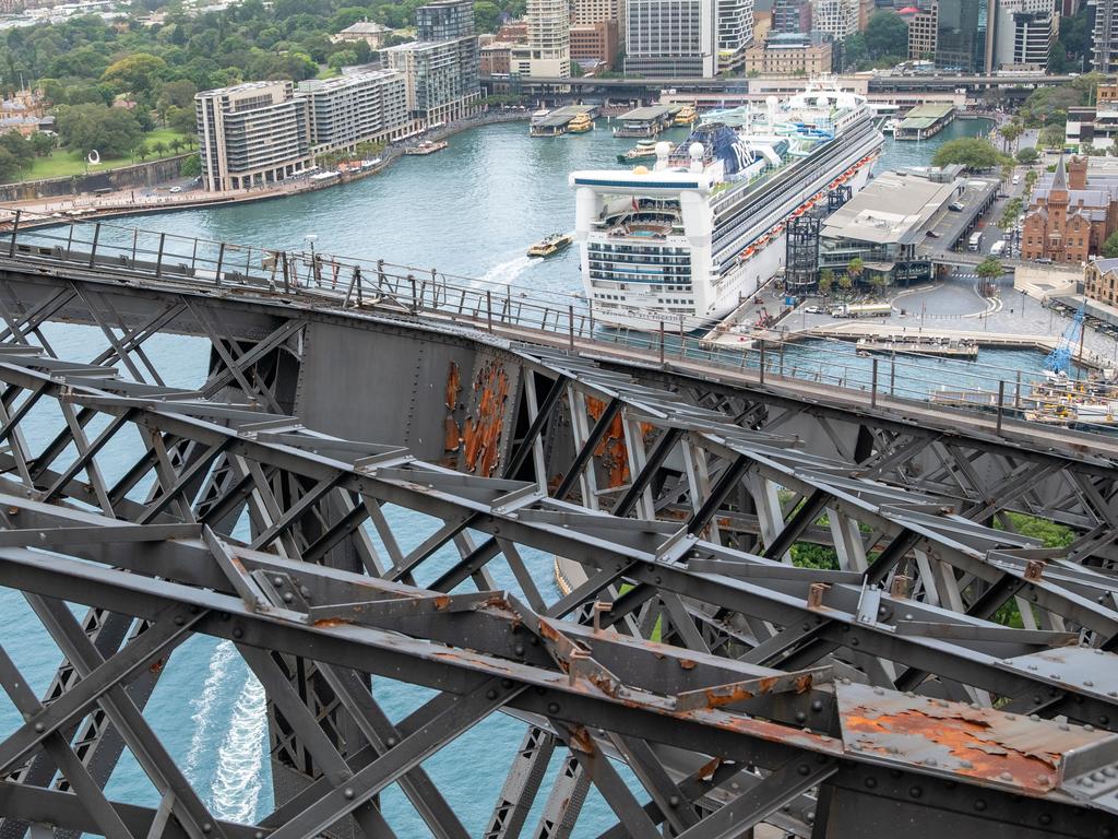 A painting blitz will be launched on the Harbour Bridge to spruce up the Sydney icon in time for its 100th birthday.