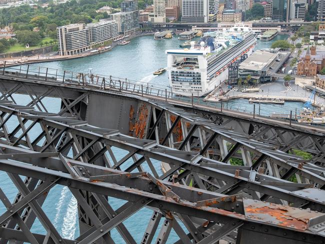 A painting blitz will be launched on the Harbour Bridge to spruce up the Sydney icon in time for its 100th birthday.