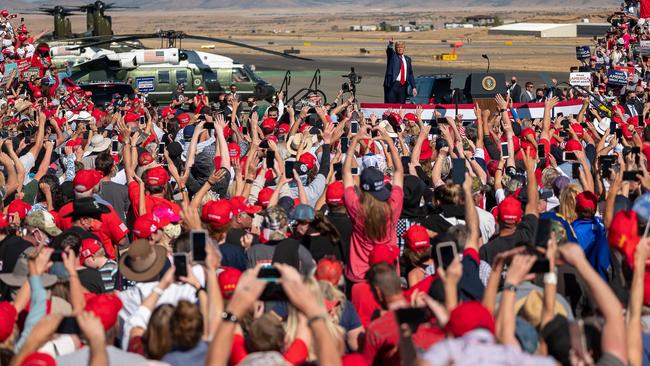 US President Donald Trump (C) gestures toward supporters during a rally at Prescott Regional Airport in Prescott, Arizona.