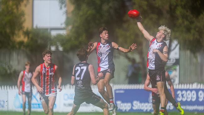 Zac Joyce waits for the crumbs from the ruck. Photos by Stephen Archer