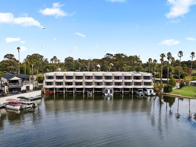 The Capri Waters Country Club in Mulwala NSW is up for sale.