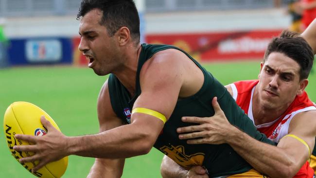 Waratah's Brodie Carroll puts the clamps on St Mary's midfielder Nate Paredes. Picture: Celina Whan / AFLNT Media.