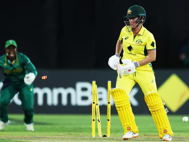 SYDNEY, AUSTRALIA - FEBRUARY 07: Marizanne Kapp of South Africa bowls Beth Mooney of Australia during game two of the Women's One Day International series between Australia and South Africa at North Sydney Oval on February 07, 2024 in Sydney, Australia. (Photo by Mark Metcalfe/Getty Images)