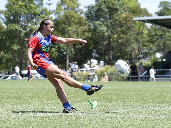 Maronay Smuts strikes the ball. Picture: Michael Gorton