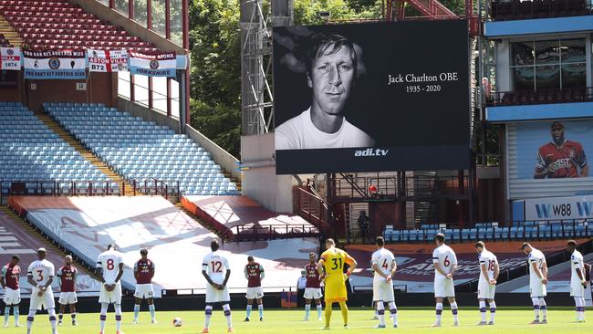 Aston Villa's English players and Crystal Palace's players stand for a minute of silence for Jack Charlton. Picture: Catherine Ivill/AFP