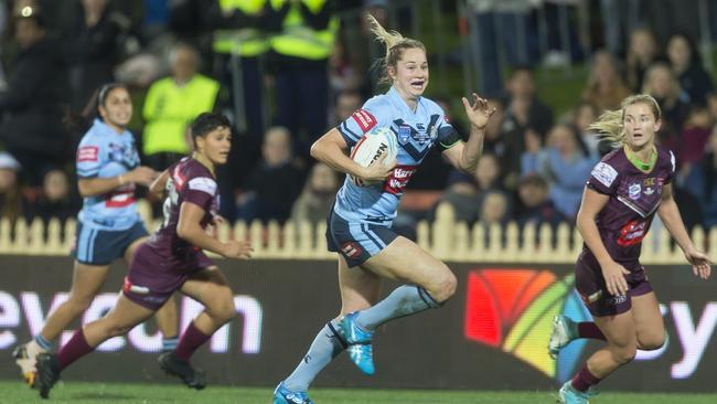 Kezie Apps was strong in the back-row for the Blues. (AAP Image/Craig Golding)