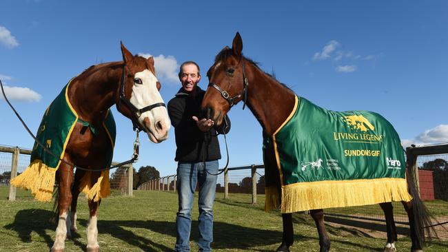 Sundons Gift (right) and Apache Cat with Chris Lang at Living Legends. Picture: Supplied