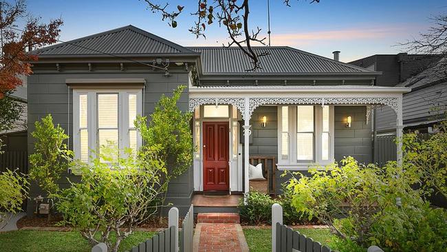 29 Edgevale Road, Kew, achieved a $2.6m sale in 2020.