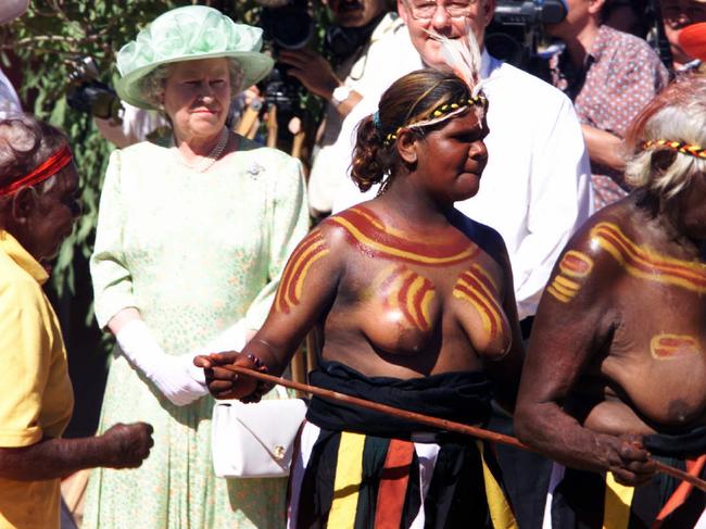 Queen Elizabeth II watches as Aboriginal women dancers welcome her to Alice Springs Desert Park in March 2000.