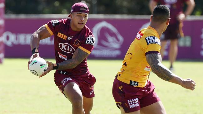 Tesi Niu keeps a teammate guessing at Broncos training. Picture: Liam Kidston.