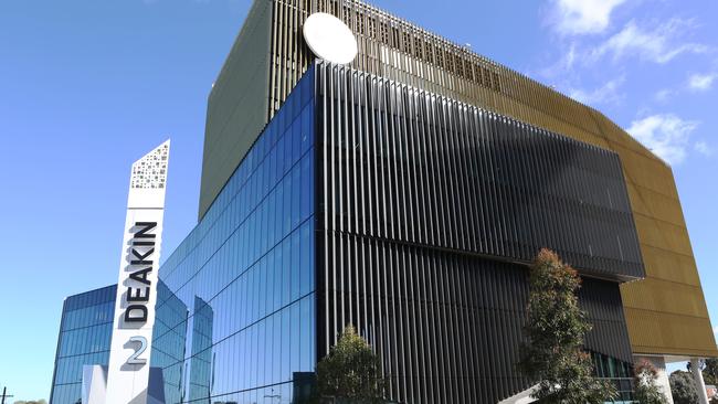 Deakin University will put forward a proposal to staff to reduce 400 jobs — 100 of which are currently unfilled vacancies.