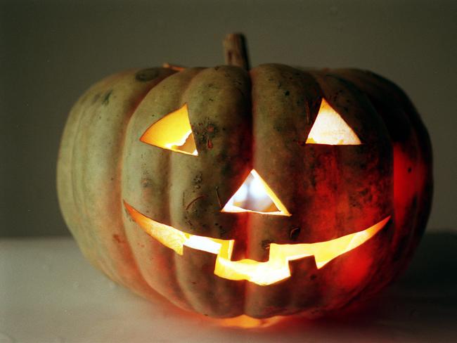 27/10/2000 PIRATE: 27/10/2000 PIRATE: Halloween jack o'lantern pumpkin face 26 Oct 2000.