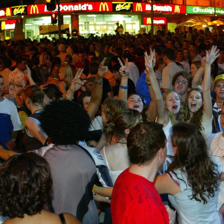 99 Photos Schoolies 2002 On The Gold Coast The Courier Mail