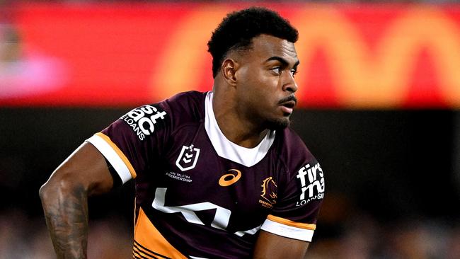 BRISBANE, AUSTRALIA - AUGUST 11: Ezra Mam of the Broncos looks to pass during the round 24 NRL match between the Brisbane Broncos and Parramatta Eels at The Gabba on August 11, 2023 in Brisbane, Australia. (Photo by Bradley Kanaris/Getty Images)