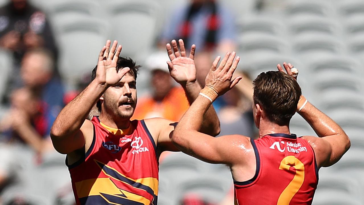 Rampant Crows run rings around Bombers