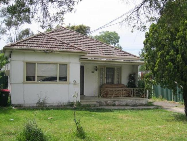 Outdated Liverpool home still sells for $60,000 above expectations.