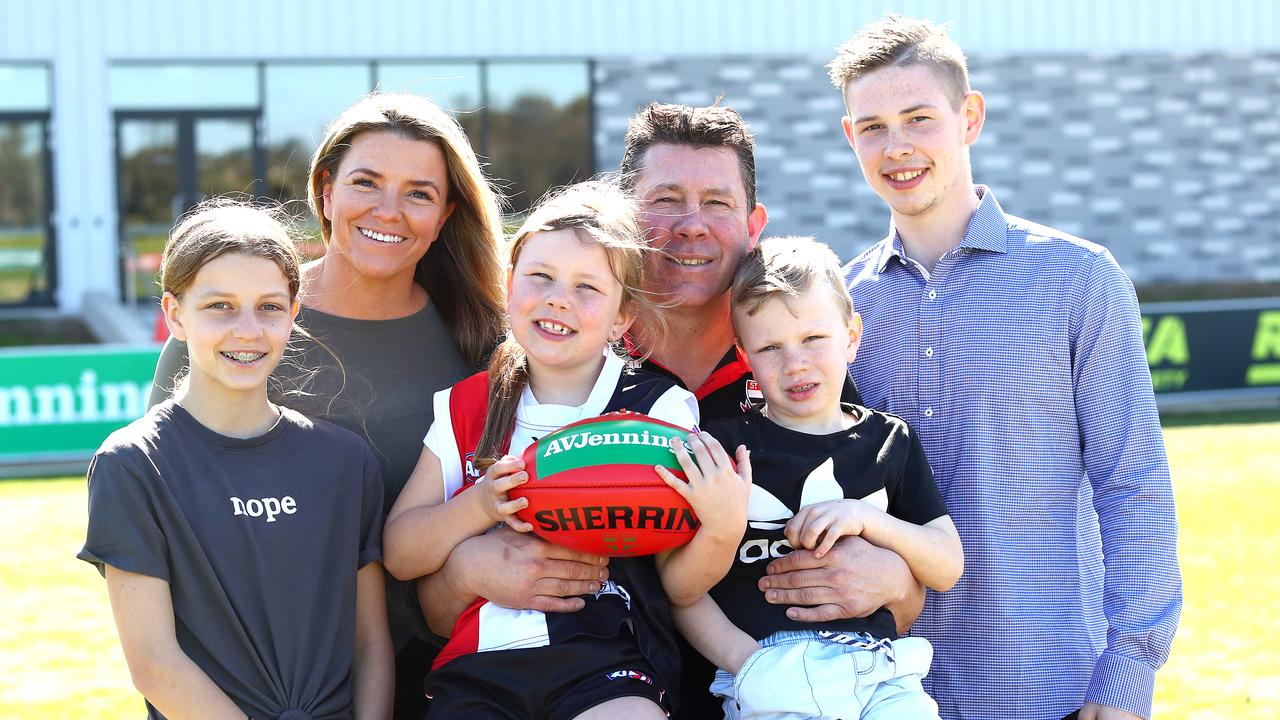 Brett Ratten posing with his family back in 2019, (left to right) Georgia, Jo, Tilly, Brett, Will and Tanner. (Photo by Kelly Defina/Getty Images)