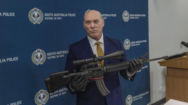 Detective Superintendent Stephen Taylor from the Serious and Organised Crime Branch holding a Colt AR15 rifle. Picture: Roy Van Der Vegt