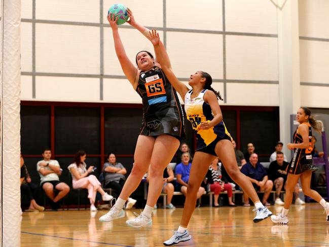 Sapphire Series netball Round 1 – Sunshine Coast Thunder Vs Tigers (black) = Tigers goal shooter Tia Crombie and thunders goal keeper Sophie Wall Nathan Saturday 22nd April 2023 Picture David Clark