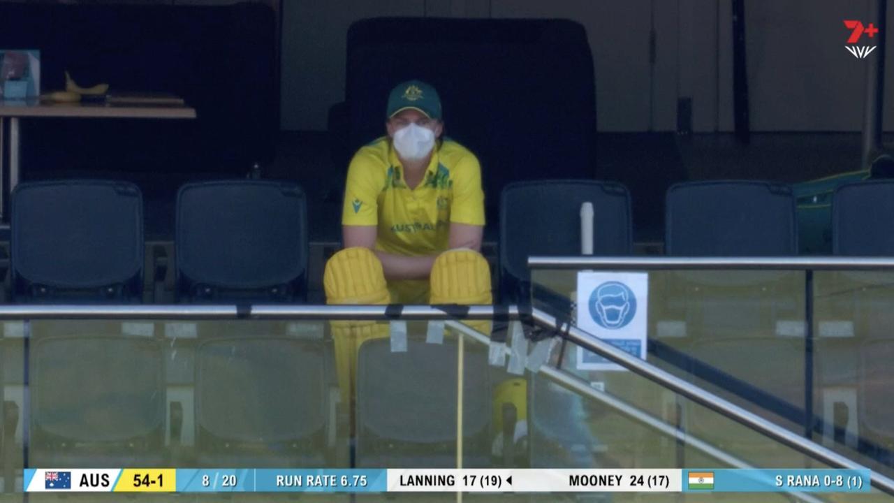 Tahlia McGrath isolated from teammates. Photo: Channel 7.