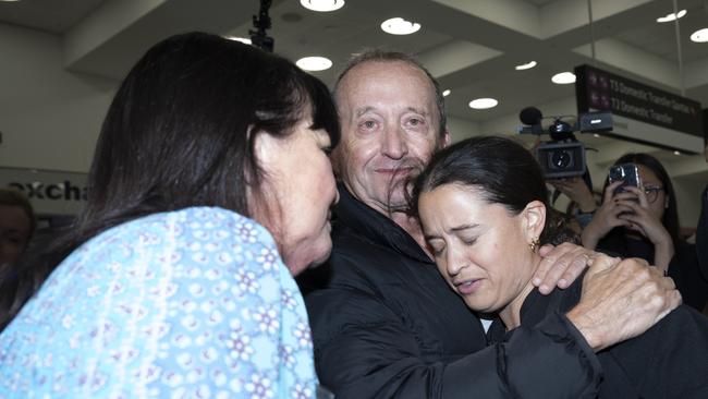 Dana Gilden (left) was the first passenger to exit the Arrivals gate. Picture: NCA NewsWire / Monique Harmer