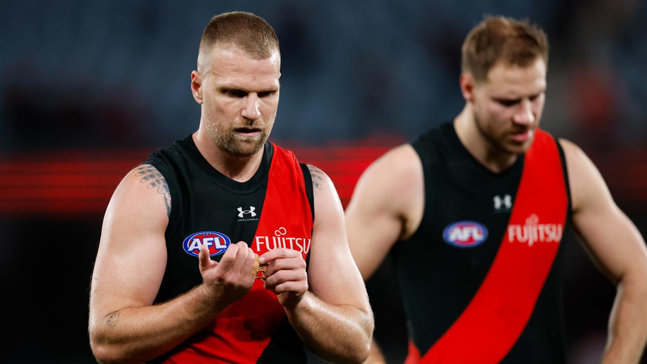 Essendon warned over undesirable figures in club rooms, friends with Nick Hind and Jake Stringer, hurting Stringer trade chances, latest news #adessonews