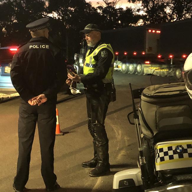 South Australian Police Commissioner Grant Stevens (left) talks with police at the COVID border stop at Bordertown. Picture: SA Police