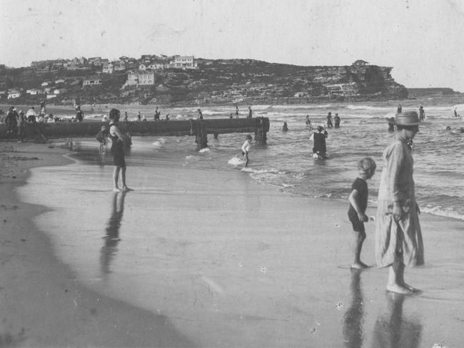 Bathers at Manly in the early 1900s. Photo Northern Beaches Library