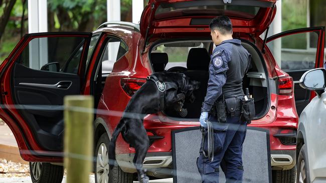 Homicide Squad detectives at the Leongatha house of Erin Patterson. Picture: Ian Currie