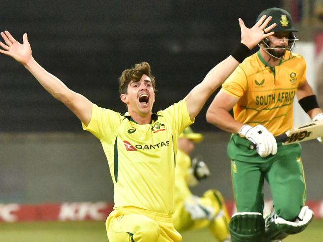 DURBAN, SOUTH AFRICA - SEPTEMBER 01:  Sean Abbott of Australia appeals to the umpire during the 2nd KFC T20 International match between South Africa and Australia at Hollywoodbets Kingsmead Stadium on September 01, 2023 in Durban, South Africa (Photo by Sydney Seshibedi/Gallo Images/Getty Images)