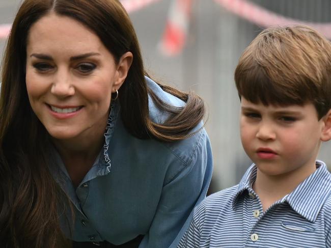 Louis makes surprise debut to honour Kate