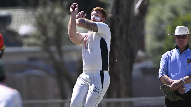 Keon Park’s Jake McSwain bowling. Picture: Andrew Batsch