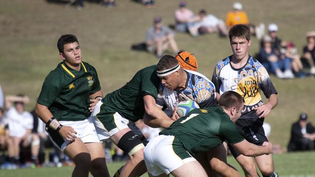 Iona no. 3 Sayon Warwick with the ball at the AIC First XV rugby match between Villanova College and Iona College, Wynnum, Saturday August 29, 2020. (Image Sarah Marshall)