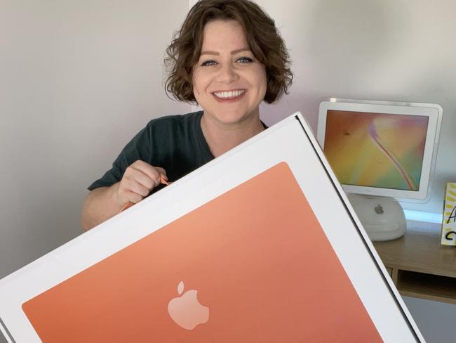 Elly Awesome chose the orange colour for her new iMac.